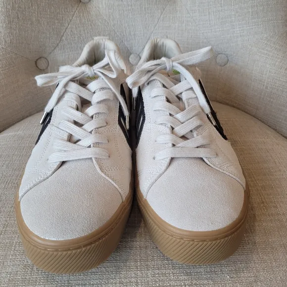 Cariuma Sneakers Men Catiba Pro Low Off White Suede Black Logo Size …NEW