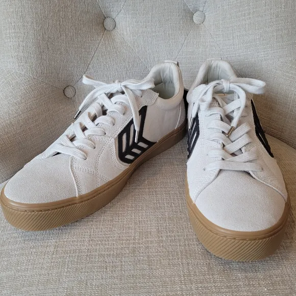 Cariuma Sneakers Men Catiba Pro Low Off White Suede Black Logo Size …NEW