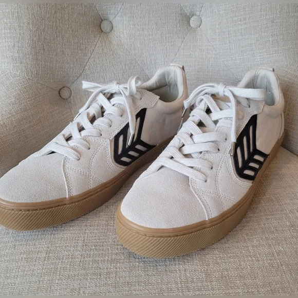 Cariuma Sneakers Men Catiba Pro Low Off White Suede Black Logo Size …NEW