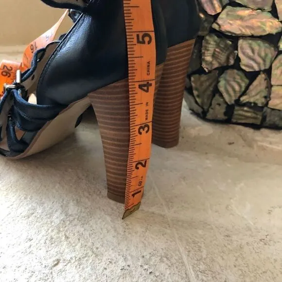 Colin Stuart navy strappy leather heel sz 10