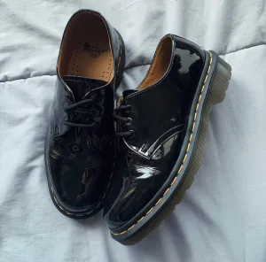 Like new patent oxfords