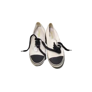 Low sneakers