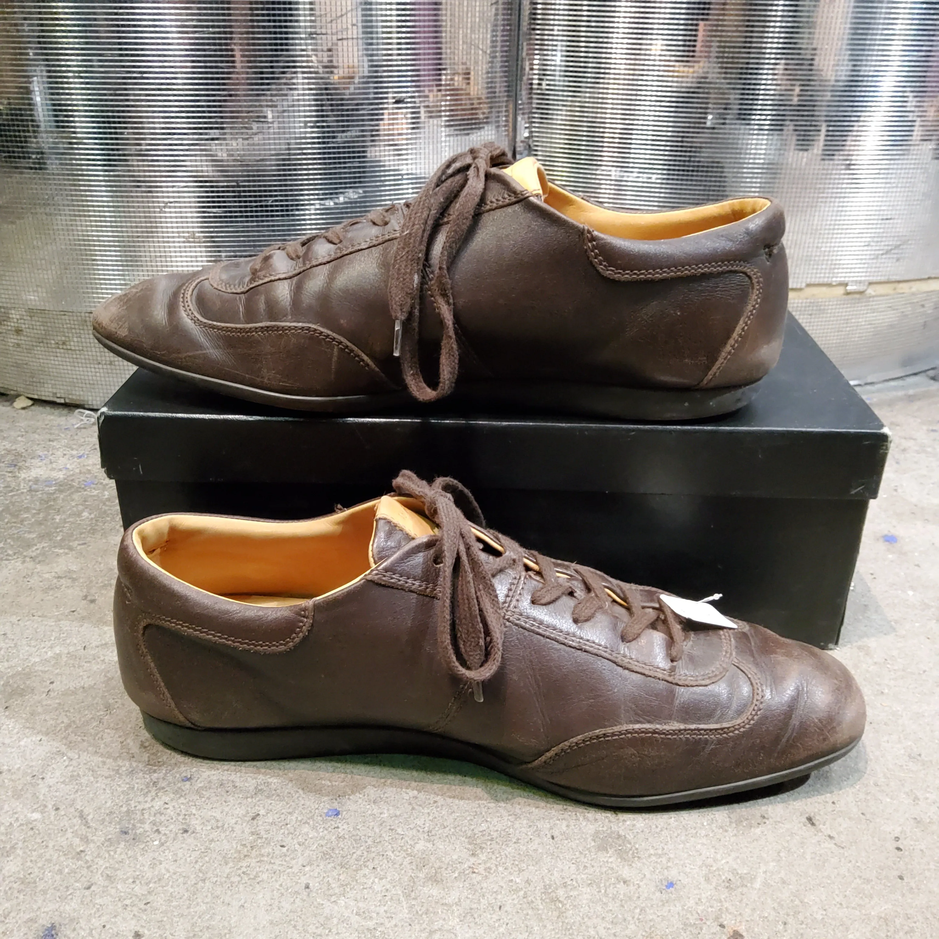 Low-top leather trainers