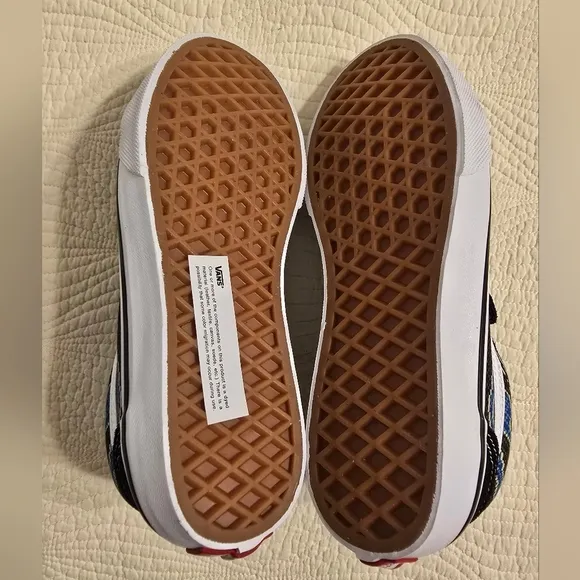 NIB Vans Old Skool V Boys Vans Sneakers with Velcro Closure