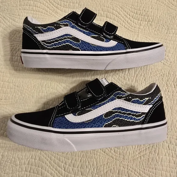 NIB Vans Old Skool V Boys Vans Sneakers with Velcro Closure