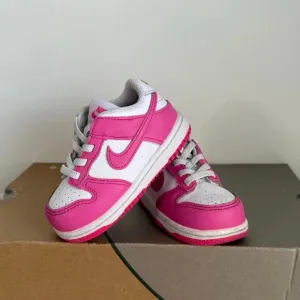 Nike Dunk Low Laser Fushsia/White Toddler Sneakers - SZ 6 C