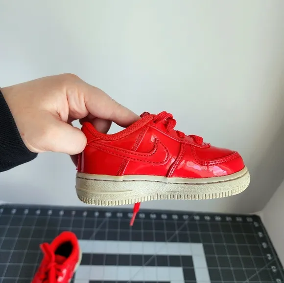 Nike Toddler Air Force One Sneakers. Siren Red Size 6C UV Low