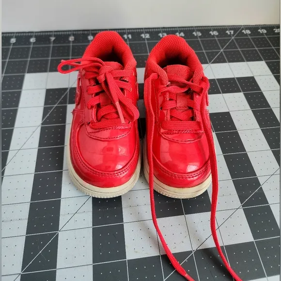 Nike Toddler Air Force One Sneakers. Siren Red Size 6C UV Low