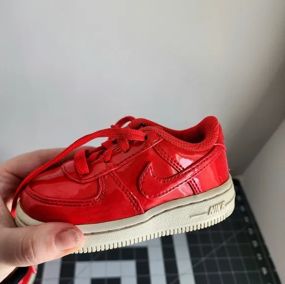 Nike Toddler Air Force One Sneakers. Siren Red Size 6C UV Low
