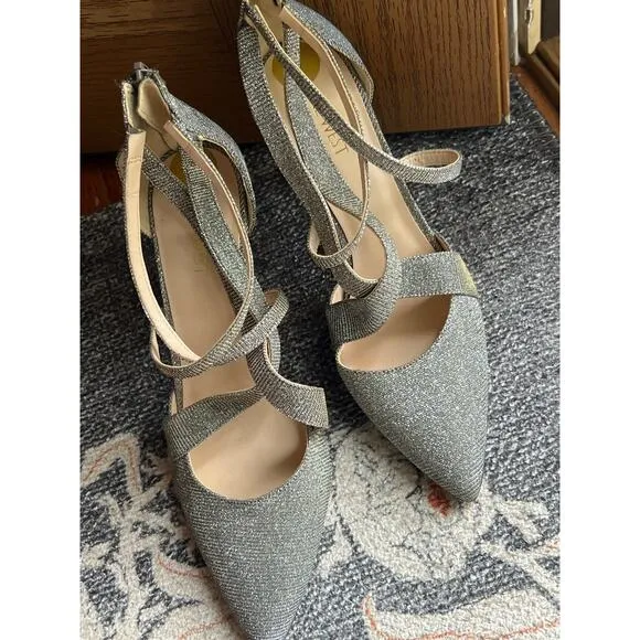 Nine West silver glitter‎ size 8 strappy heel