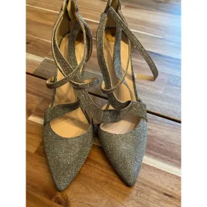 Nine West silver glitter‎ size 8 strappy heel