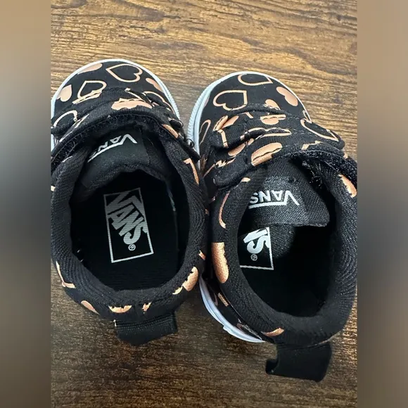 Vans Baby/Toddler Girls Doheny Black/Foil Hearts Velcro Sneakers NWT Siz…