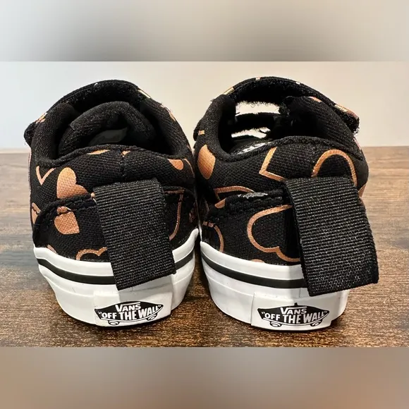 Vans Baby/Toddler Girls Doheny Black/Foil Hearts Velcro Sneakers NWT Siz…