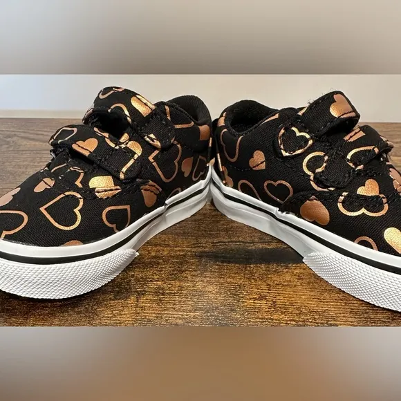Vans Baby/Toddler Girls Doheny Black/Foil Hearts Velcro Sneakers NWT Siz…