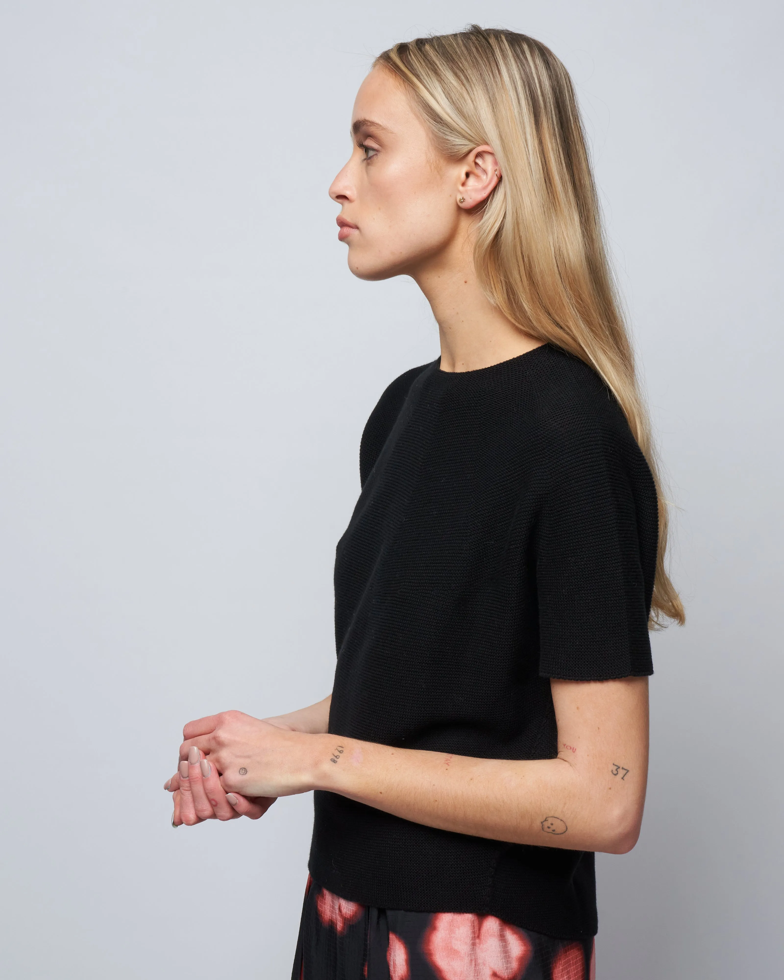 whole garment short sleeve knit top - black
