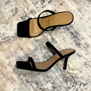 Yvonne Black Heels